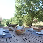 Domaine De La Couderquié Bed and breakfast 3*