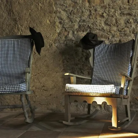 Oda ve Kahvaltı Domaine De La Couderquie 3*